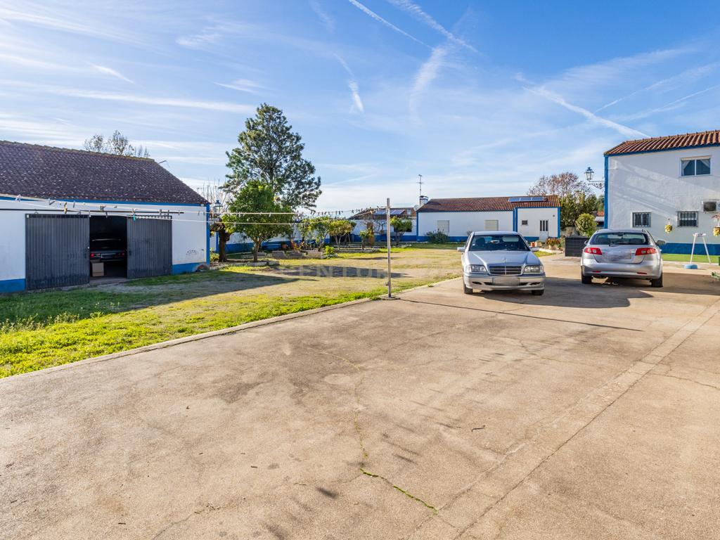 Quinta com 25.800M2 com moradia T6 em Casével, Santarém. - Image 52