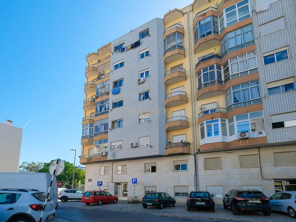 Apartamento T3 no Seixal com Varandas e Acessibilidade Fertagus - Image 30