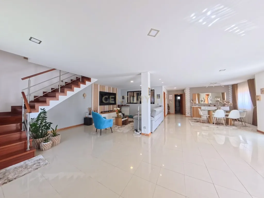 Moradia T4 em Esposende com Jardim e Garagem - Image 6