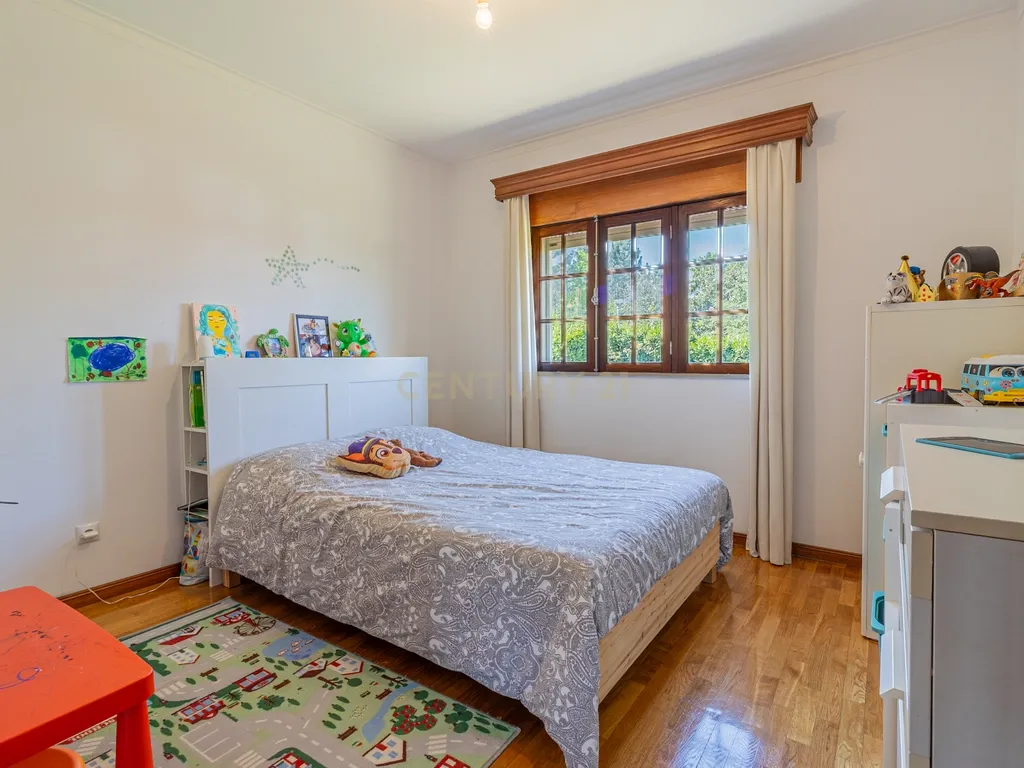Moradia T3 + T2 em Amares com Jardim e Garagem - Image 16
