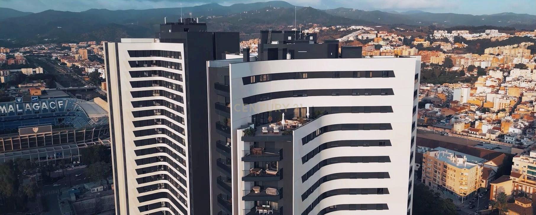 ESPETACULAR COBERTURA À VENDA NO ARRANHA-CÉUS DE MÁLAGA! - Image 1