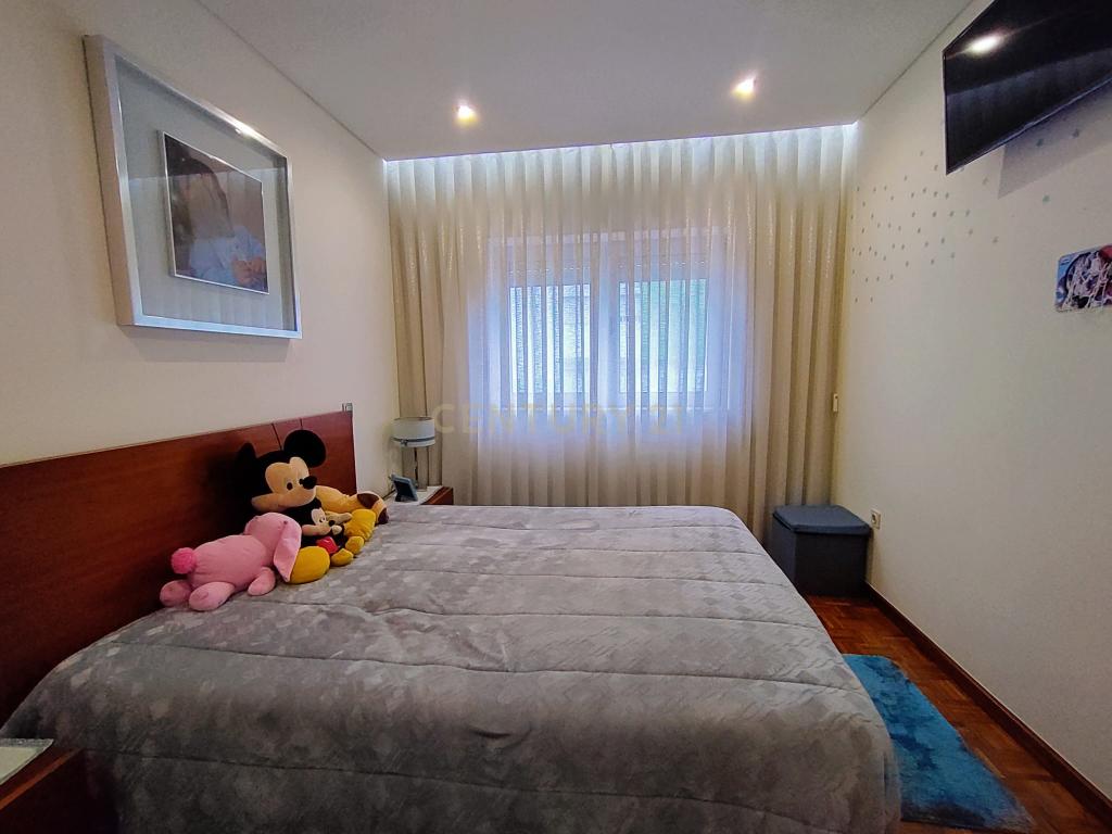 Apartamento T3 com Terraço e Vista na Póvoa de Varzim - Image 3