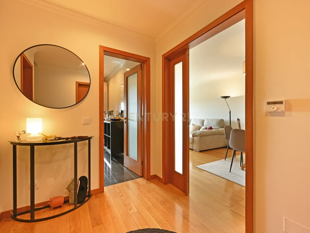 Apartamento Duplex T2+2 com 2 Suites e Terraço privativo em Canidelo - Image 4