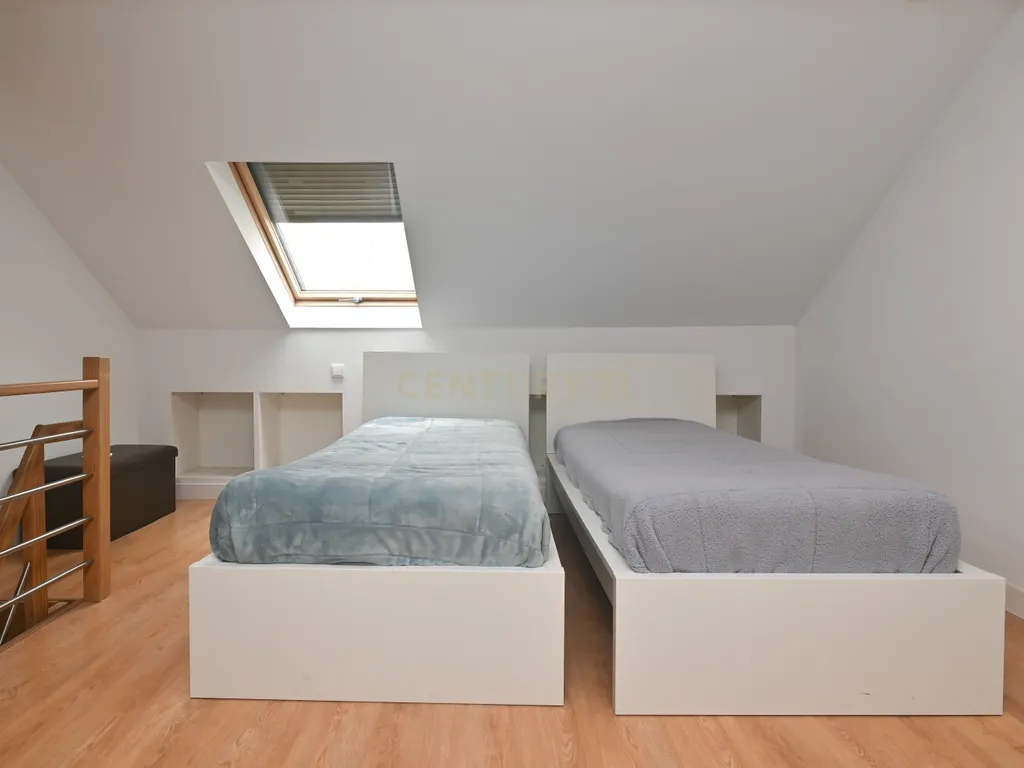 T2+1 Remodelado com sótão/suite e excelente localização - Benfica - Image 11