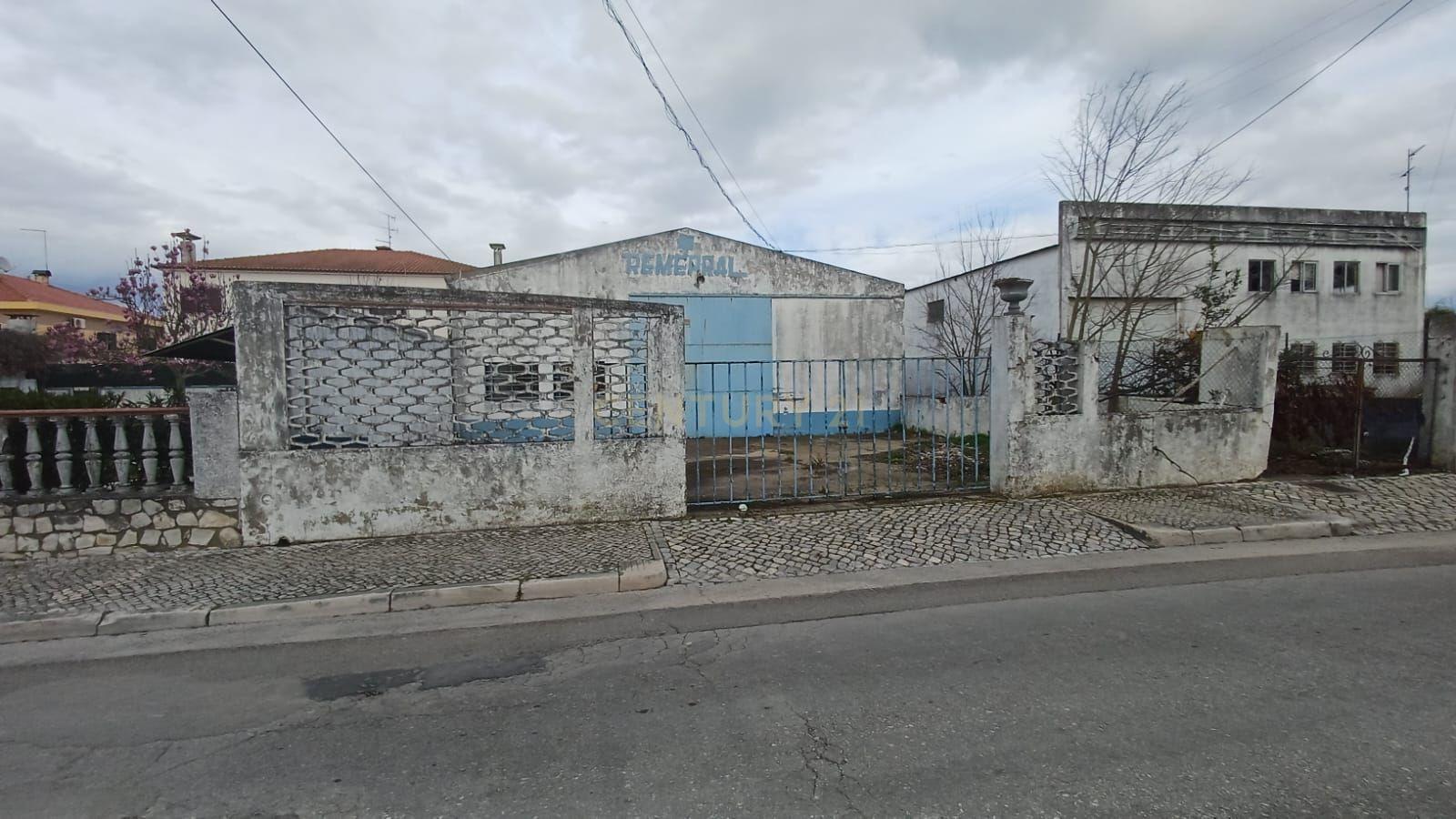 Armazéns na Zona Industrial de Almeirim - Image 3