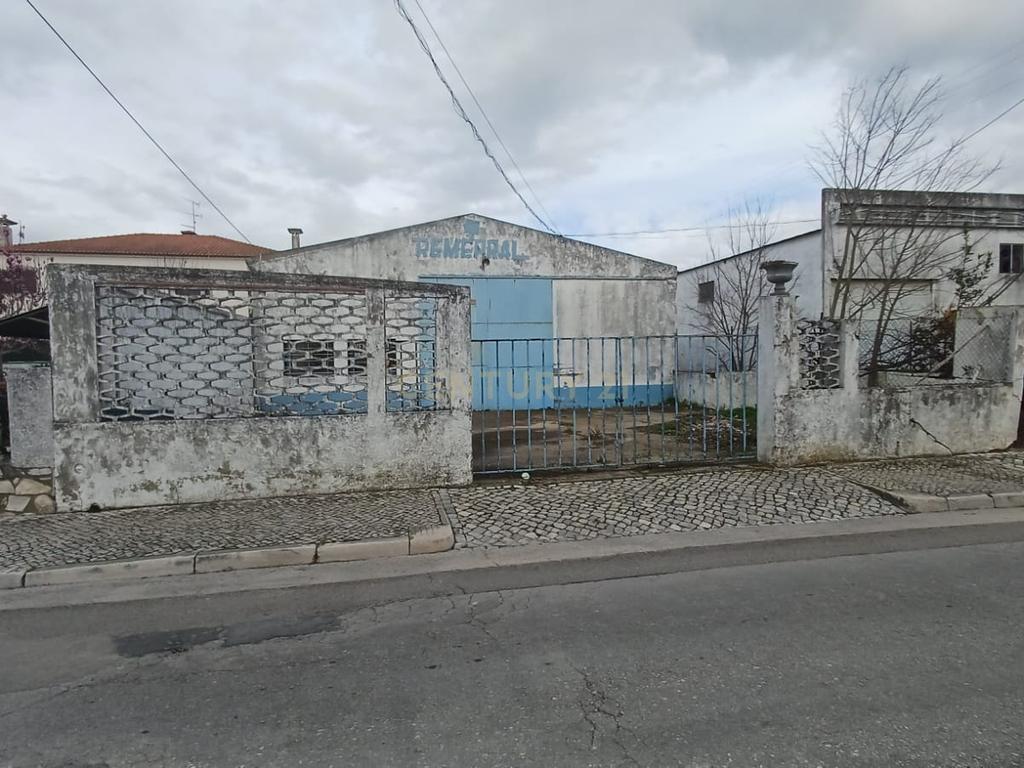 Armazéns na Zona Industrial de Almeirim - Image 3