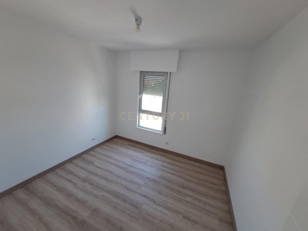 T2 Totalmente Remodelado em Almada | Luminosidade, Conforto e Localização Privilegiada - Image 22