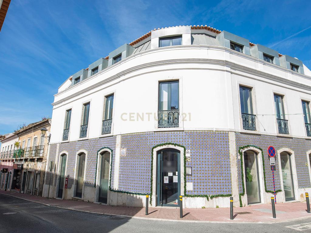 Espaço comercial para venda em Oeiras - Image 1