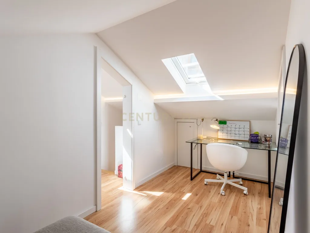 Apartamento T2 transformado em T3 com charme único em Alvalade - Image 26