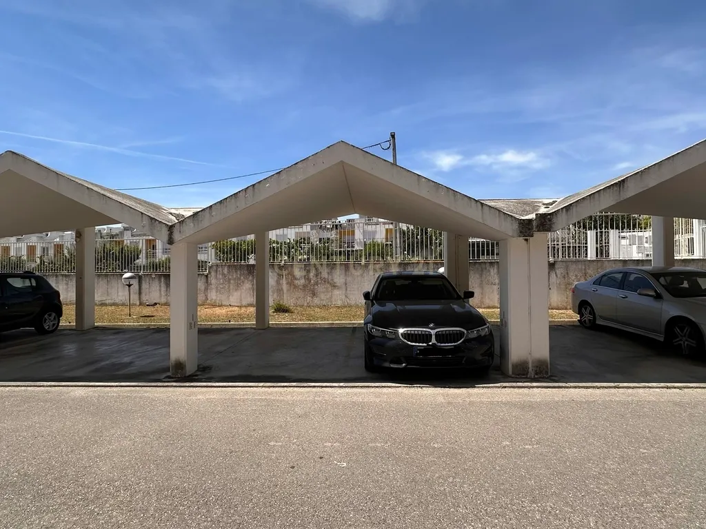 Venda T1 com Terraço Privativo em Condomínio Fechado no Carregado - Image 30