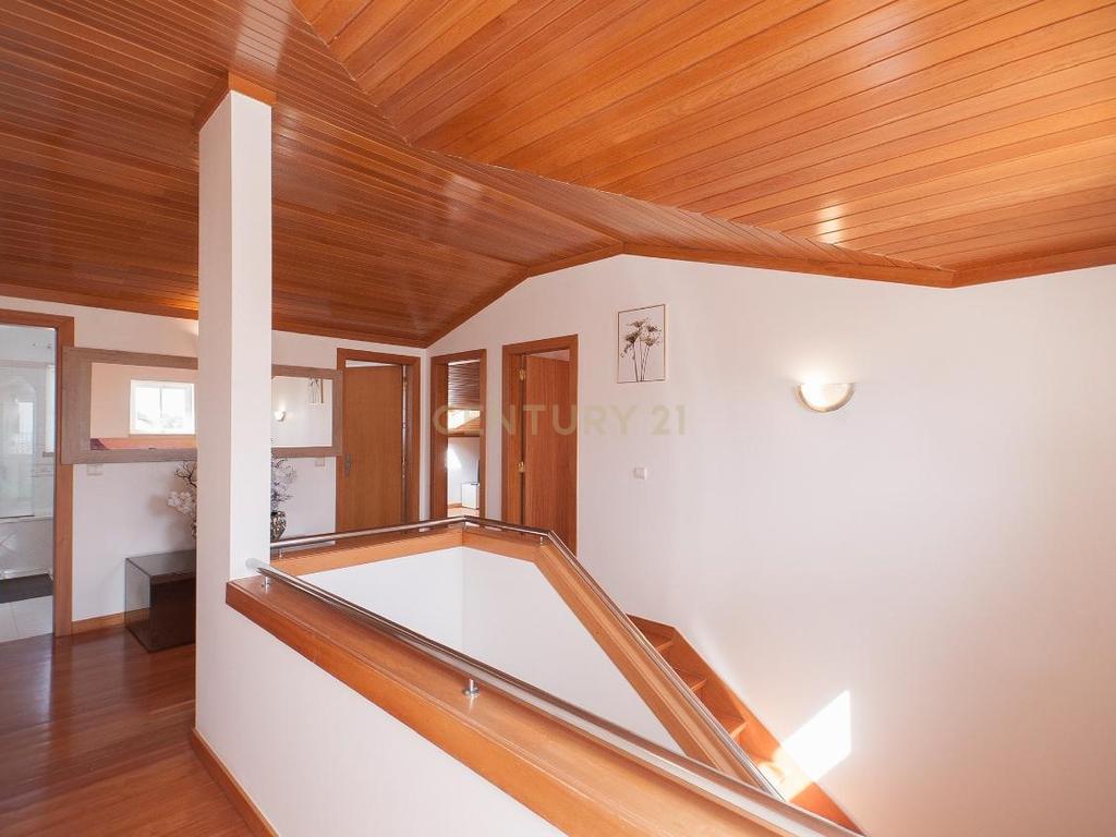 Moradia com 480m2 e piscina, na Ericeira - Image 17