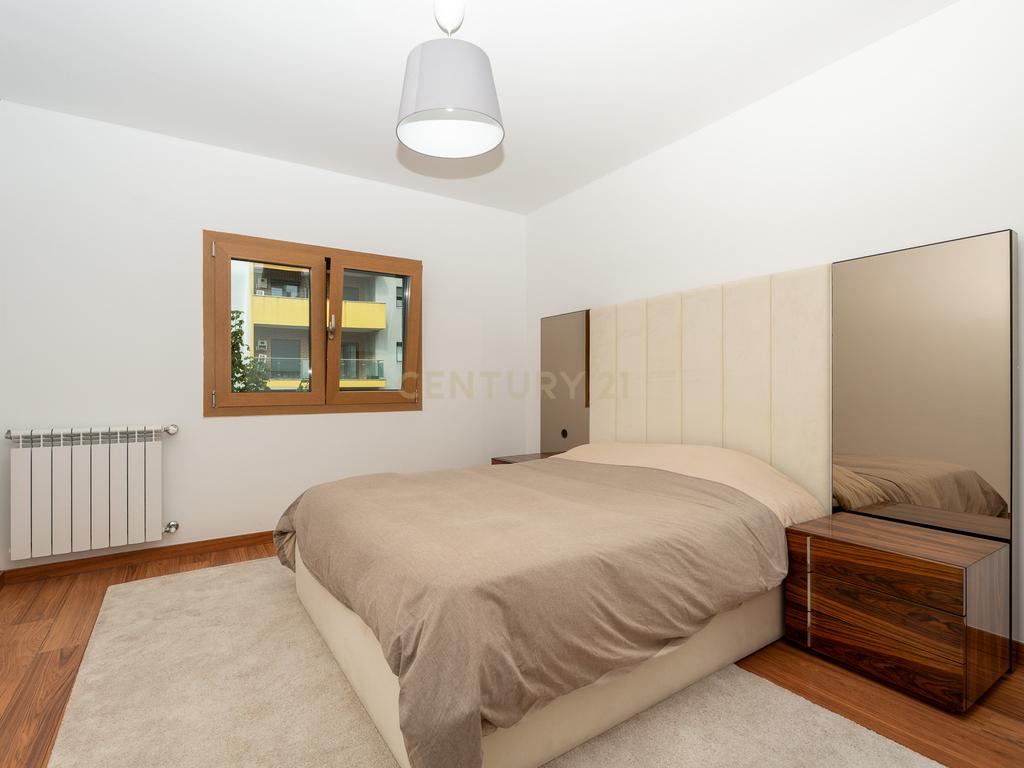 Apartamento de tipologia T3, com 2 varandas, 2 WC e box para 4 viaturas, situado no Jardim da Amoreira - Ramada em Odivelas. - Image 27