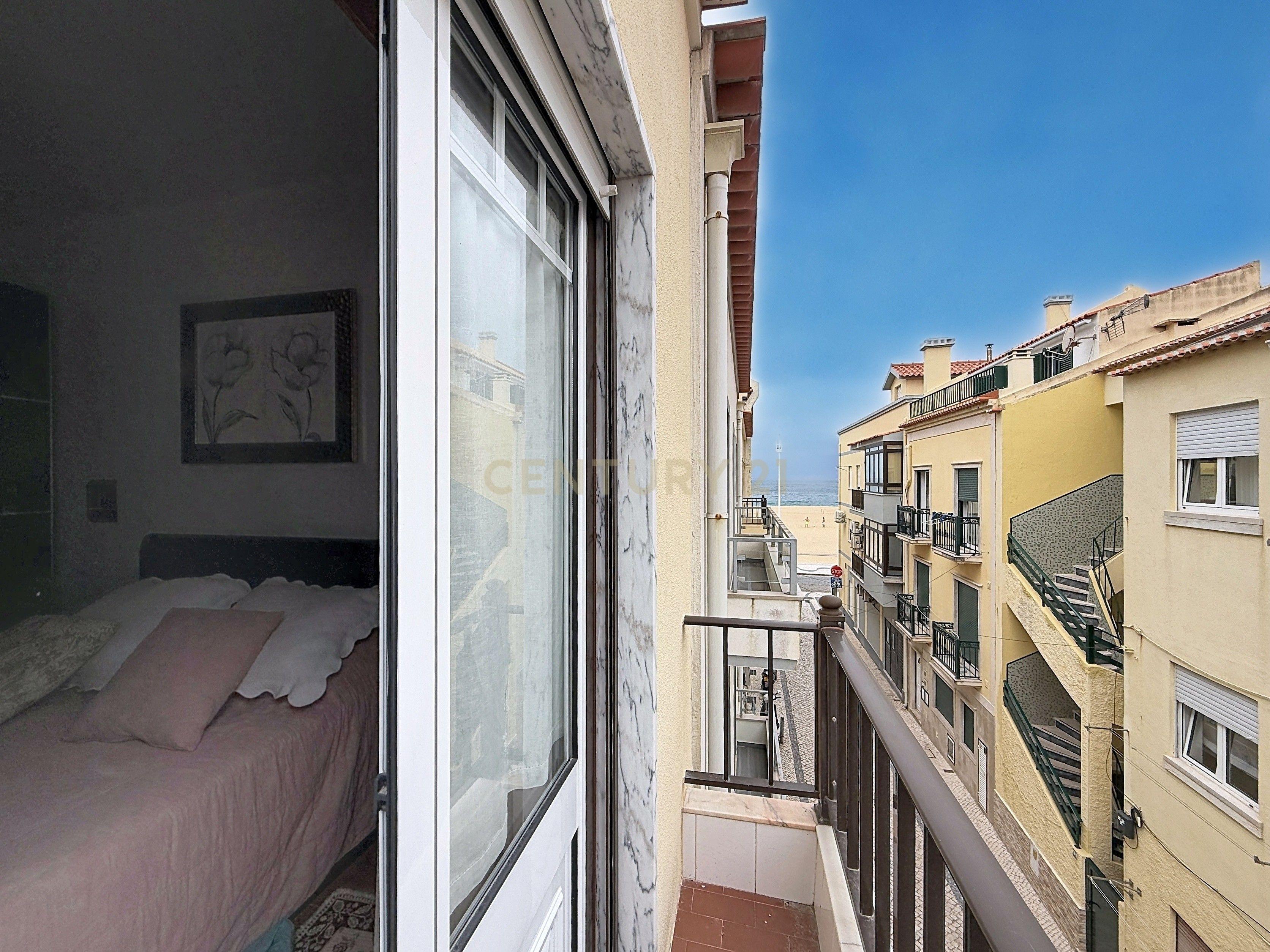 Fotografia 5 de Apartamento T2 no Centro Histórico da Nazaré com Vista Mar