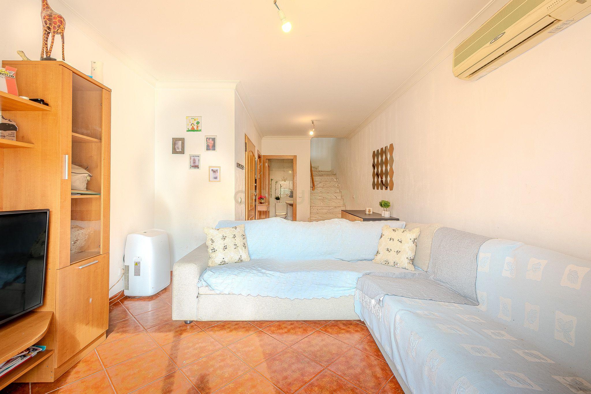 Moradia T2 com Garagem e Logradouro - Ferreiras, Albufeira - Image 4