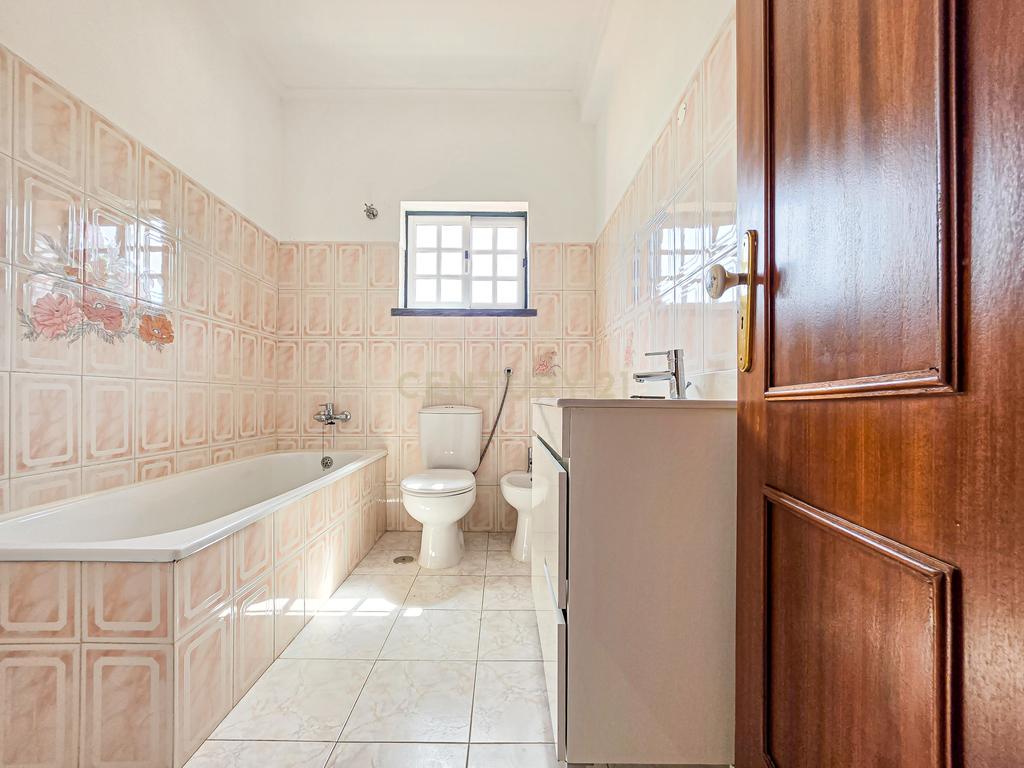 Moradia T3 + Loja em Fernão Ferro, Seixal - Oportunidade Única! - Image 32