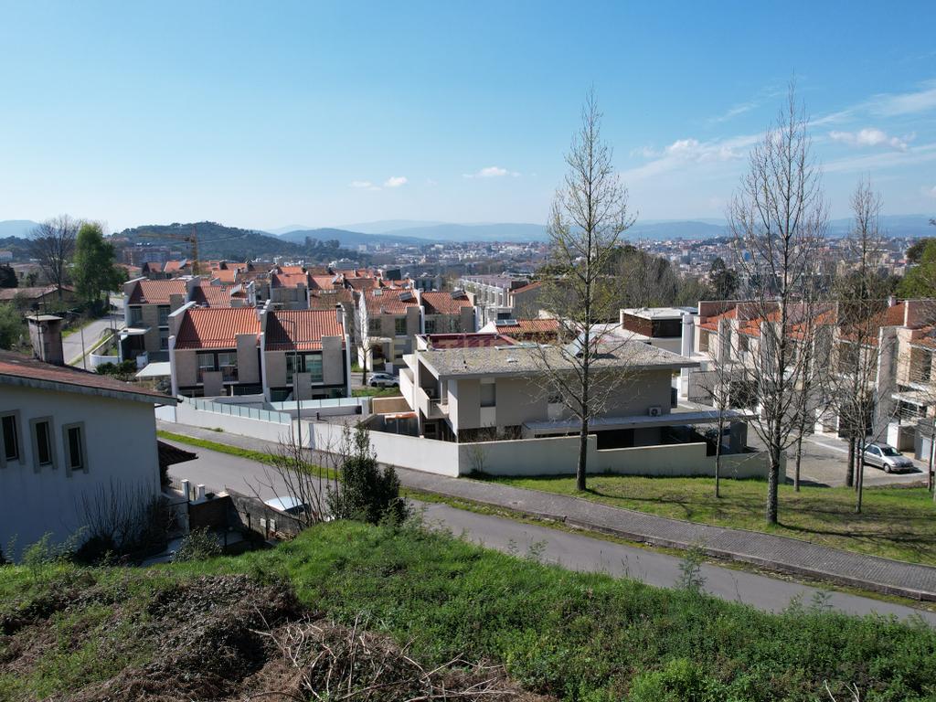 Terreno com Vista Panorâmica em Braga - 300.000€ - Image 2