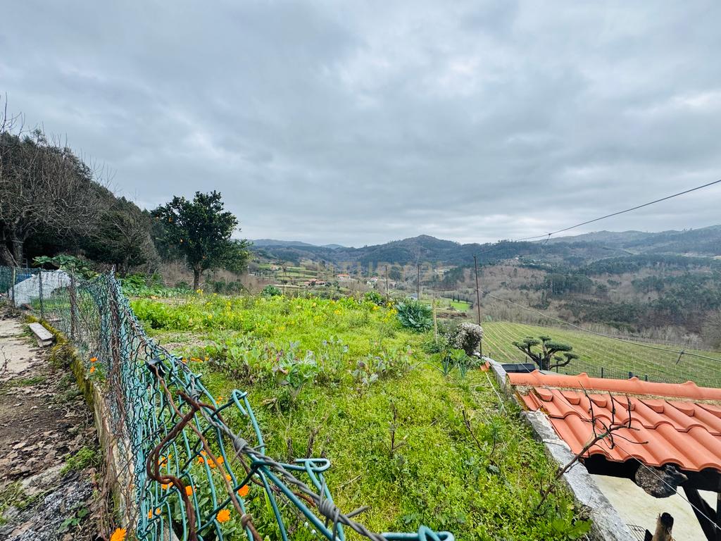 Terreno Urbano em Braga com Vista para Montanha e Água - Image 4