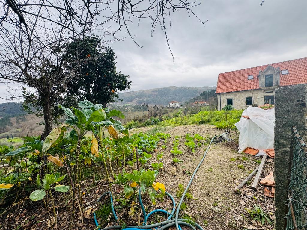 Terreno Urbano em Braga com Vista para Montanha e Água - Image 9
