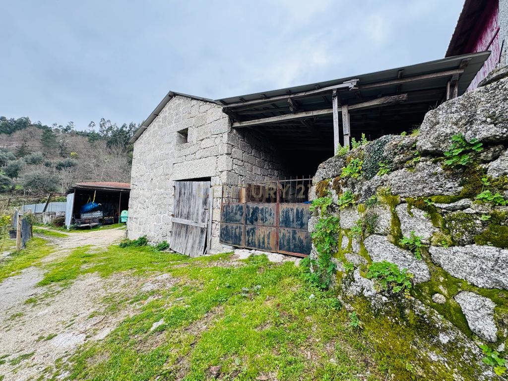 Terreno Urbano em Braga com Vista para Montanha e Água - Image 5