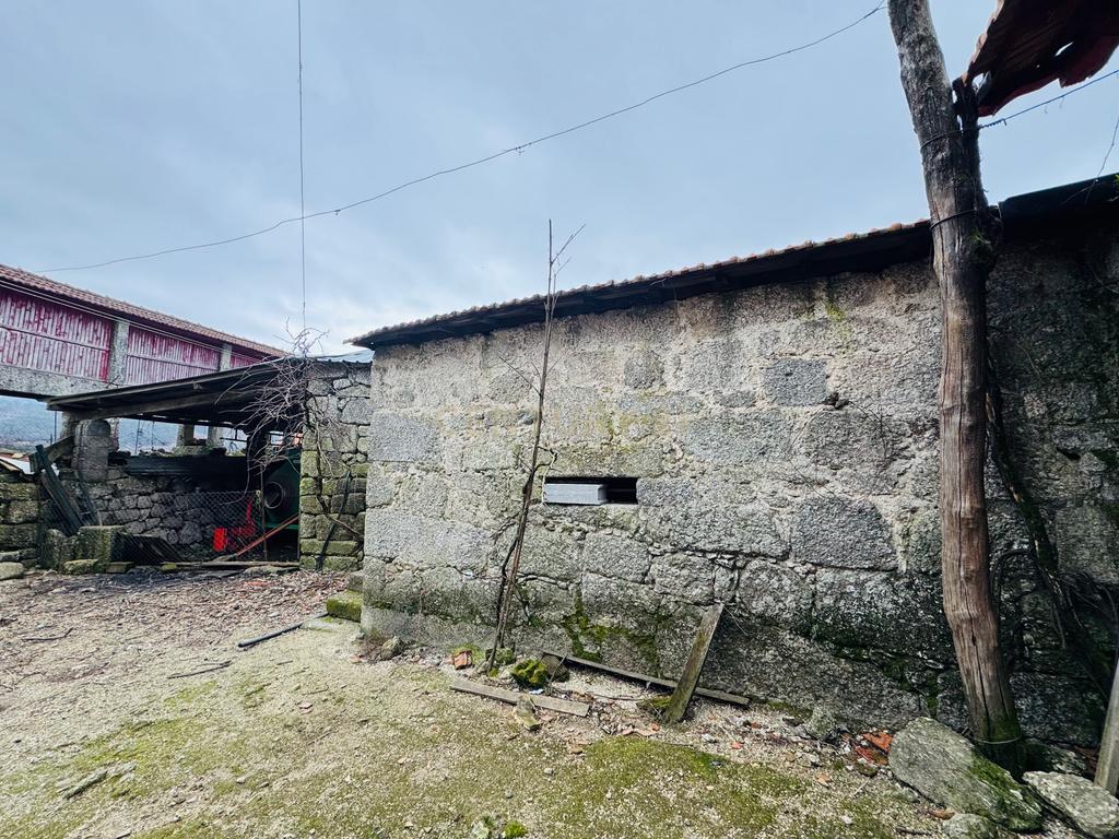 Terreno Urbano em Braga com Vista para Montanha e Água - Image 17
