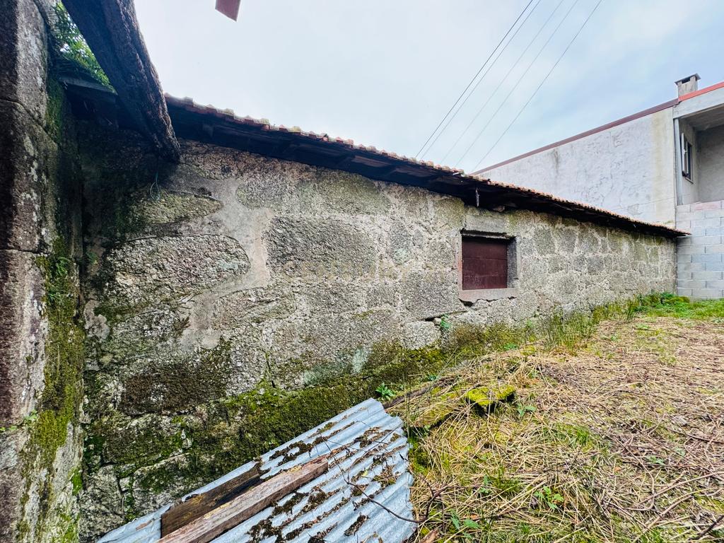 Terreno Urbano em Braga com Vista para Montanha e Água - Image 10