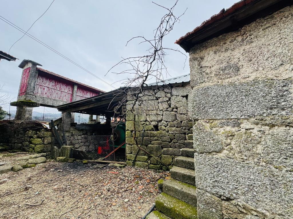 Terreno Urbano em Braga com Vista para Montanha e Água - Image 12