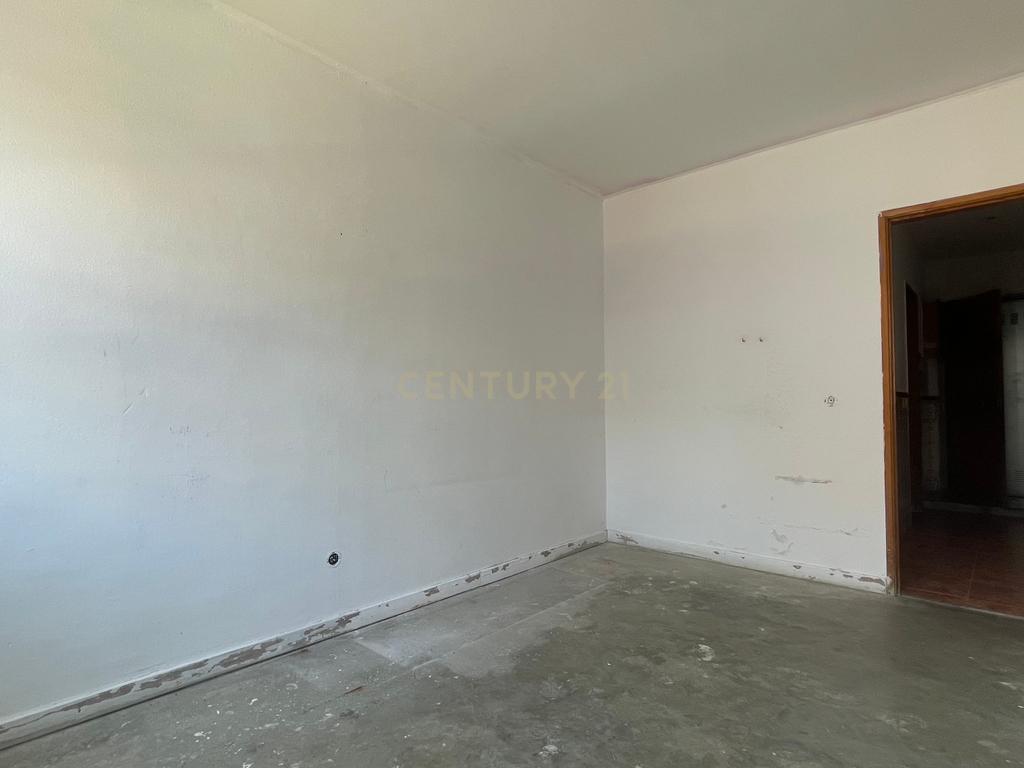 Apartamento T2 para Reabilitar, em São Sebastião, em Setúbal - Image 12