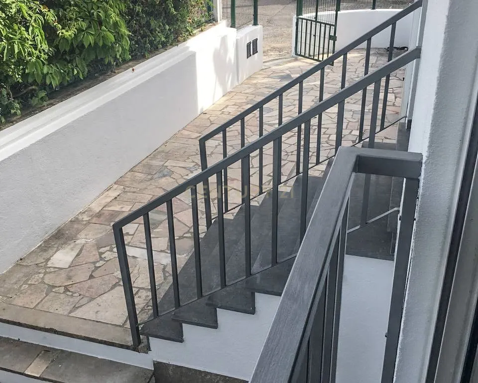 🏡 Moradia Geminada T2 Renovada para arrendamento no Livramento – Perto das Praias e de Lisboa - Image 21