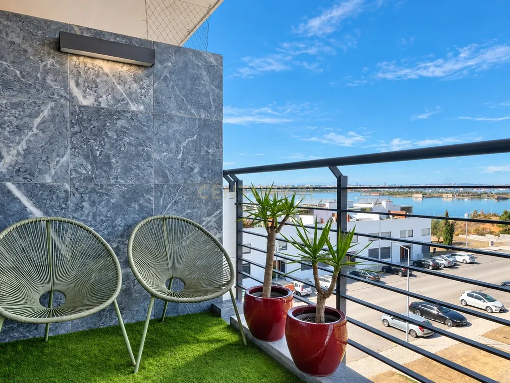✨ T3 de Excelência com Vista para a Baía do Seixal, Ponte 25 de Abril e Lisboa - Image 4