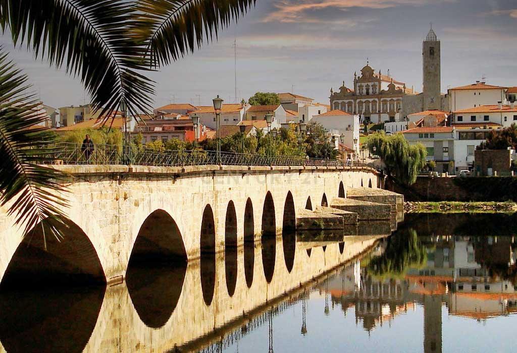 Apartamento T2 com Varanda e Vista Panorâmica em Mirandela - Image 4
