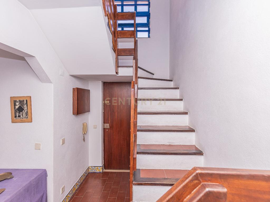 T4 Duplex na Vila de Sesimbra – Ideal para Férias em Família - Image 18