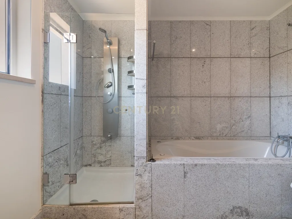 Moradia T3 com piscina em Cascais - Image 15