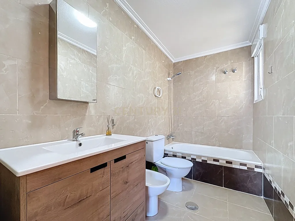 🏡 Apartamento em aluguer de longa duração com 2 quartos e pátio em Cabo Punta de Tarifa – Orihuela Costa 🌊☀️ - Image 16