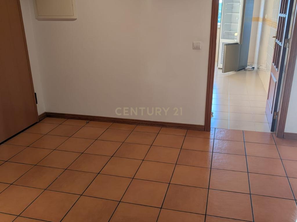 Apartamento T3 para Arrendar - Praceta Sertório Pereira, Amoreiras, Setúbal - Image 4