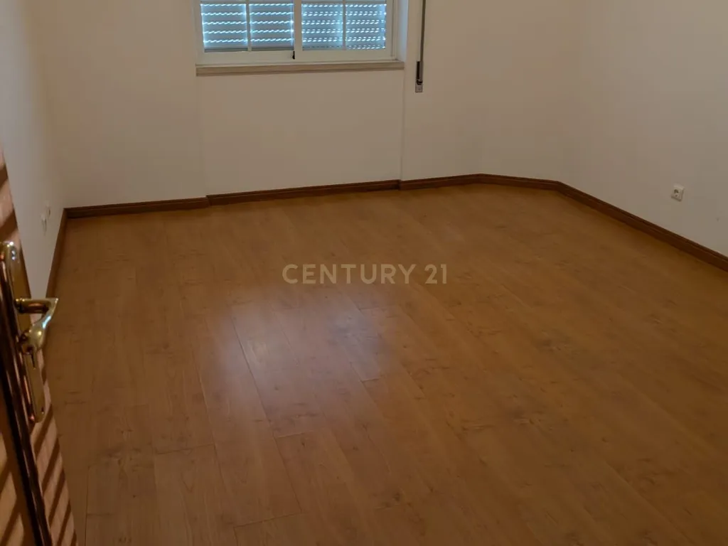 Apartamento T3 para Arrendar - Praceta Sertório Pereira, Amoreiras, Setúbal - Image 8