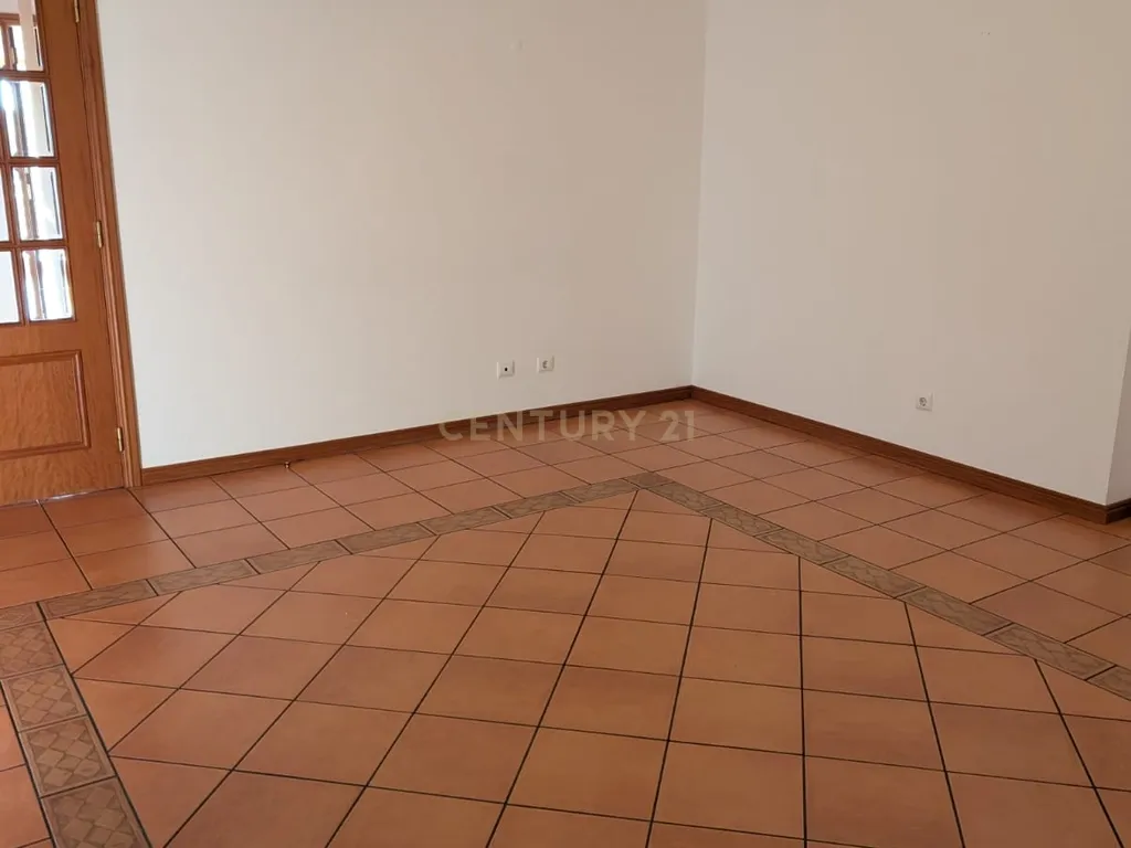 Apartamento T3 para Arrendar - Praceta Sertório Pereira, Amoreiras, Setúbal - Image 2