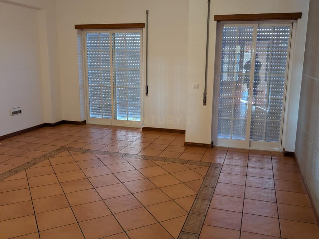 Apartamento T3 para Arrendar - Praceta Sertório Pereira, Amoreiras, Setúbal - Image 1