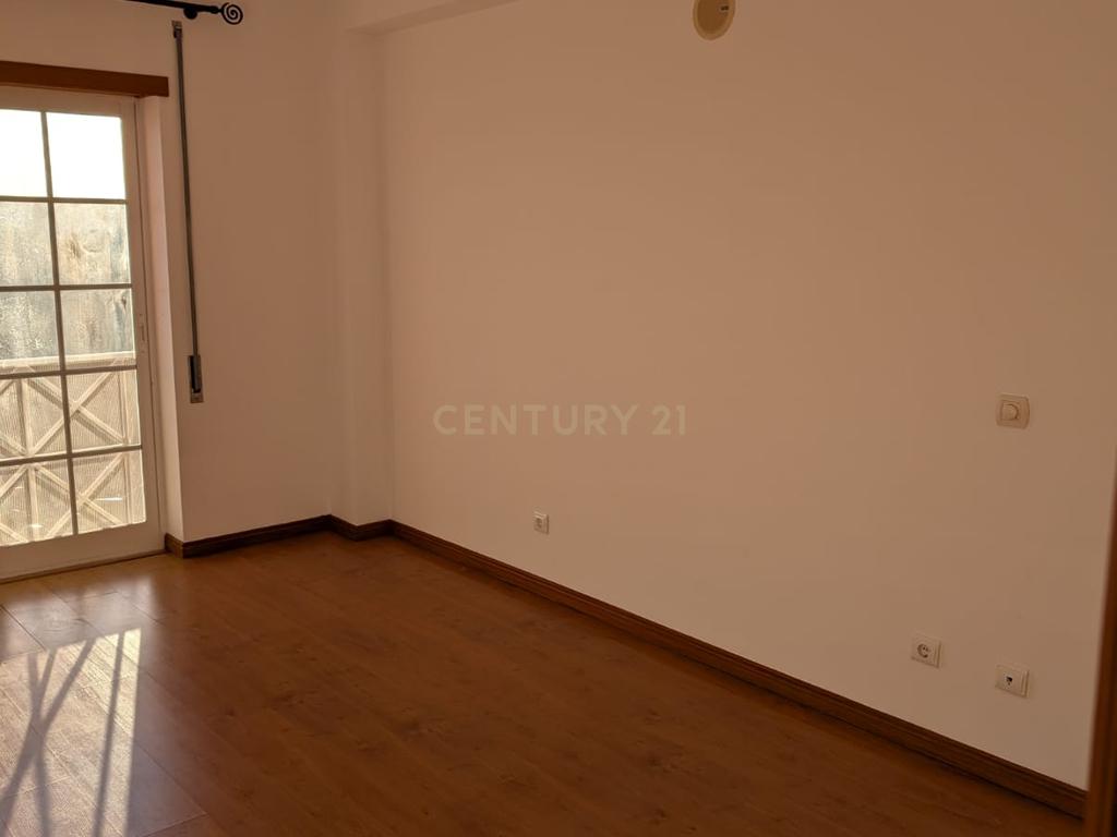 Apartamento T3 para Arrendar - Praceta Sertório Pereira, Amoreiras, Setúbal - Image 9