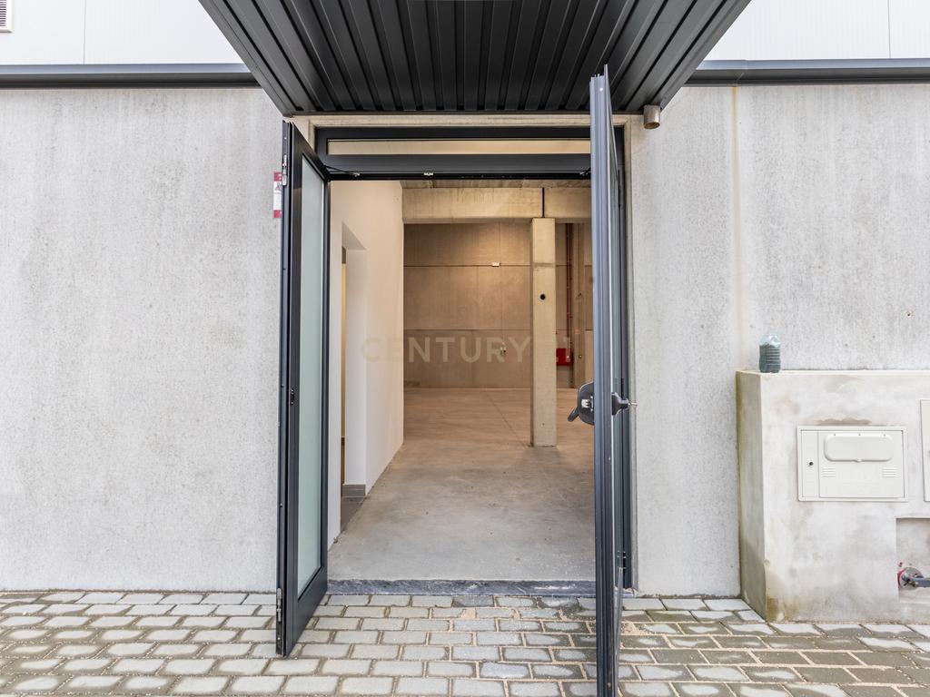 Armazém Industrial 300m² | Mezzanine, Logradouro e Acesso à A10 | Arruda dos Vinhos - Image 6