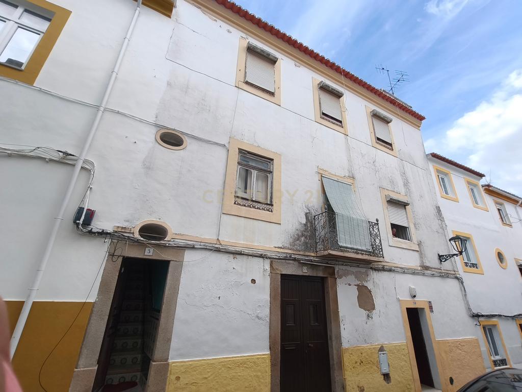 Espaçosa Propriedade para Recuperação em Elvas, Portalegre - Image 1