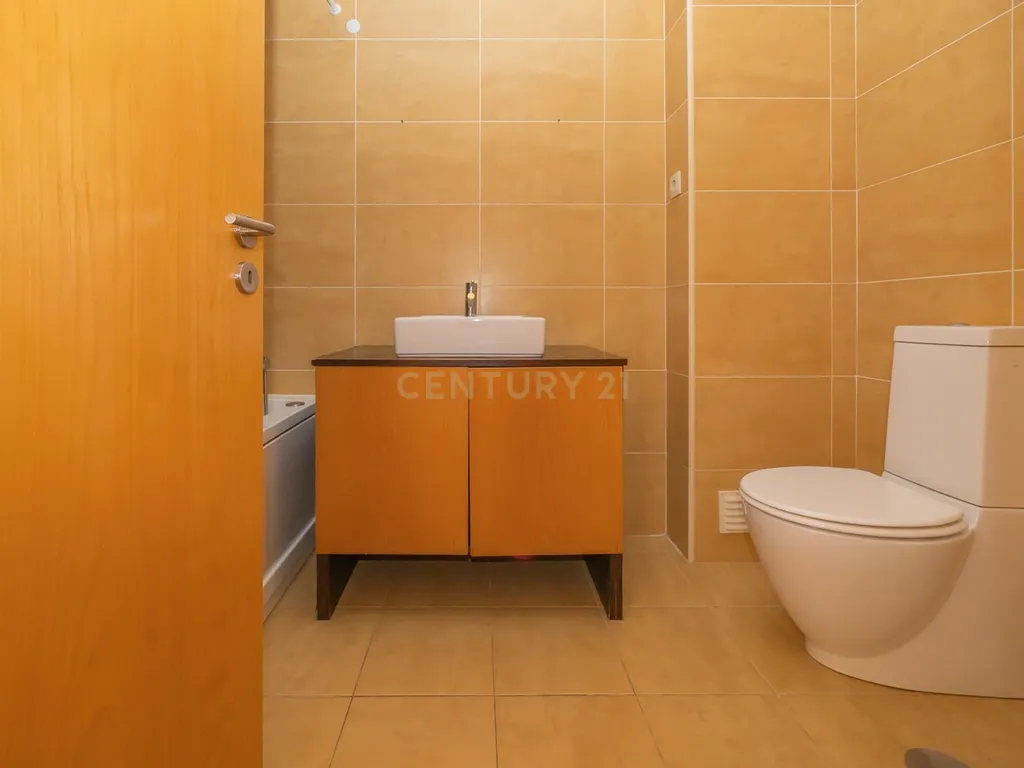 Apartamento T3 com Duas Varandas e Dois Lugares de Estacionamento, na Vila Serena, Pinhal Novo - Image 30