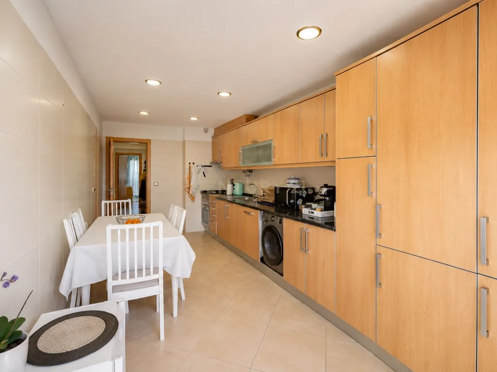 Moderno Apartamento T2 em Amora, Seixal - Image 11