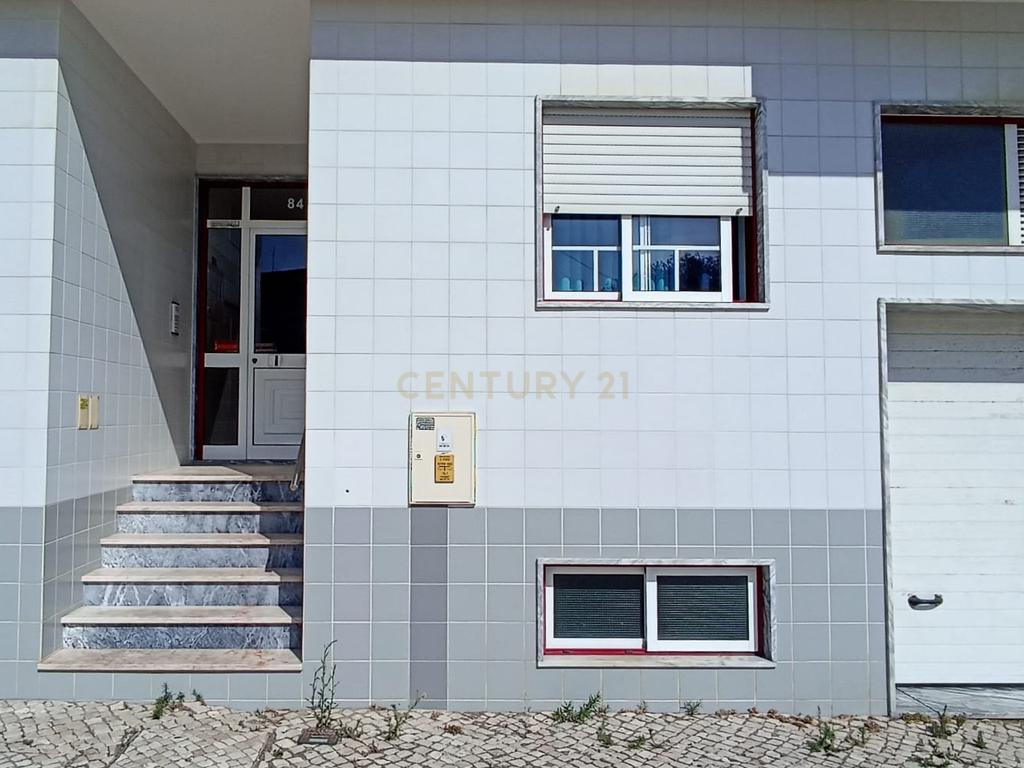 Apartamento T2 com box no centro de Peniche - Image 1