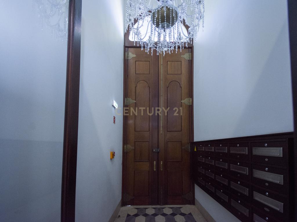 Apartamento T2 de Charme para Arrendamento na Avenida da Liberdade - Image 2