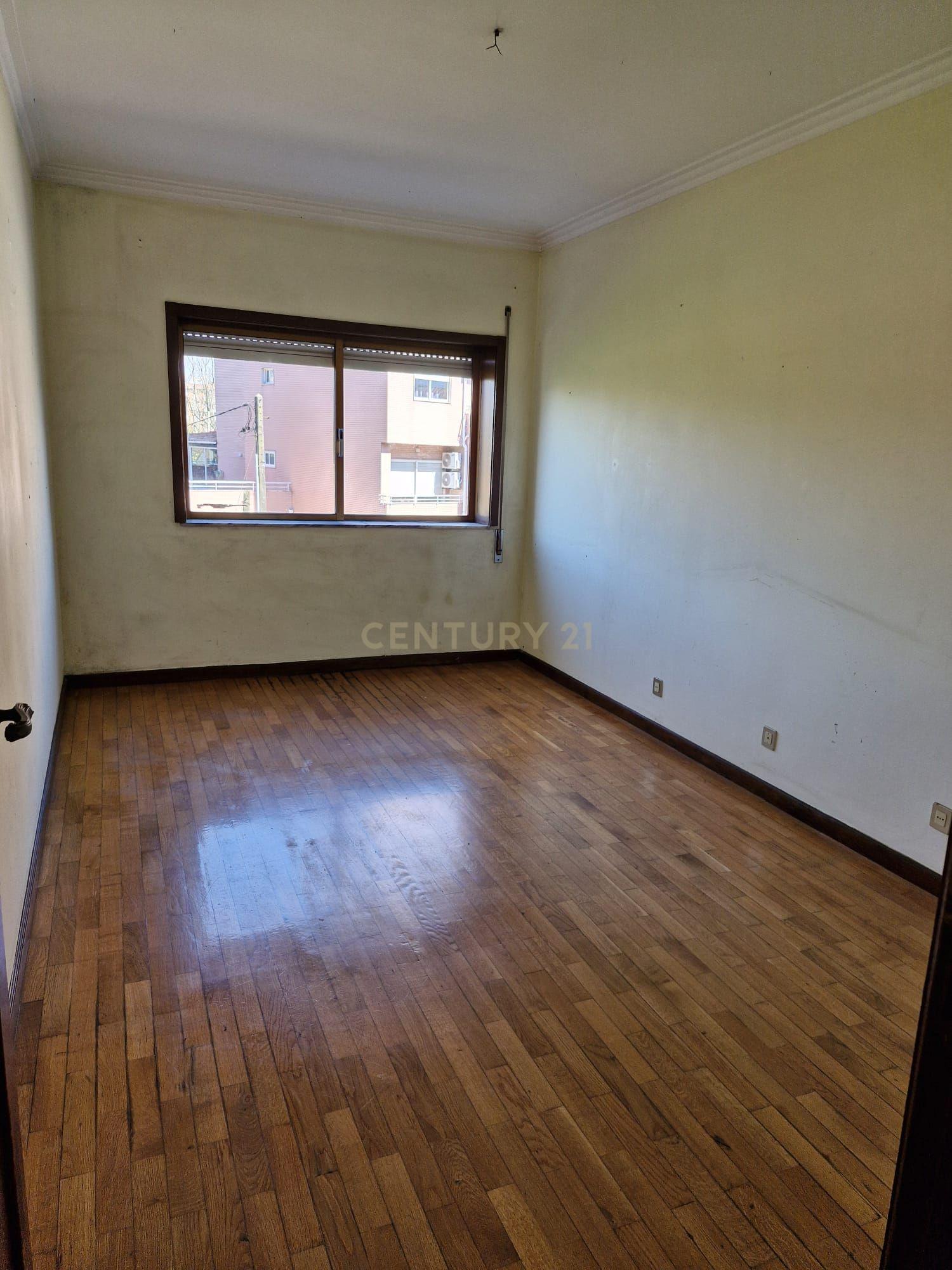 Apartamento T3 em Braga com Garagem e Elevador - Image 3