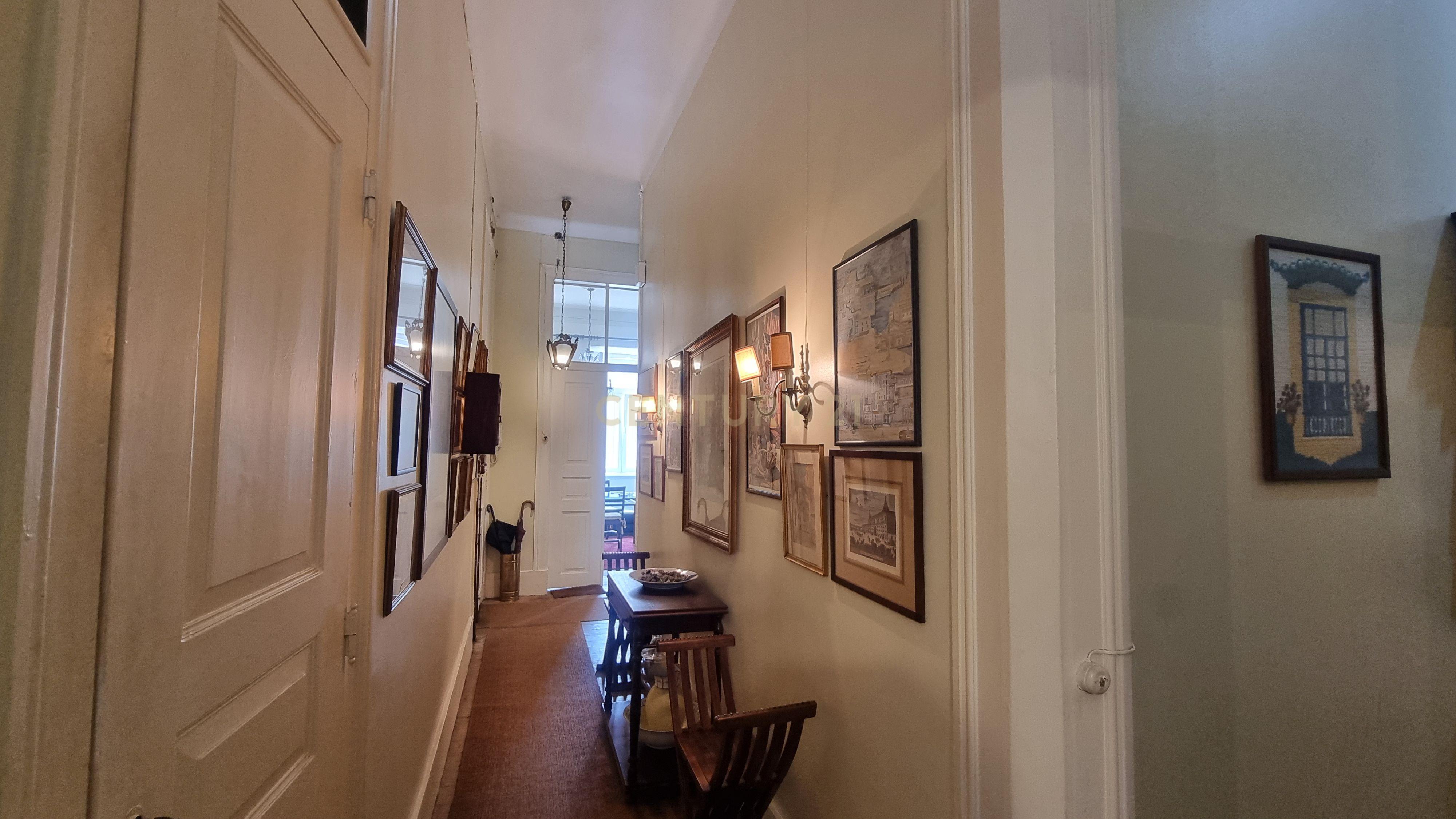 Apartamento Pombalino de Charme com 8 Assoalhadas – Av. Almirante Reis, Lisboa - Image 22