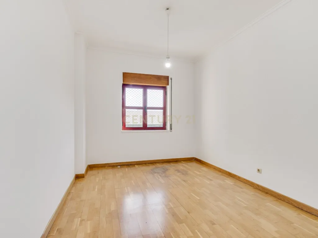 Apartamento T4 com Terraço Privativo e Churrasqueira no Condomínio Lezíria Parque | Vila Franca de Xira - Image 25