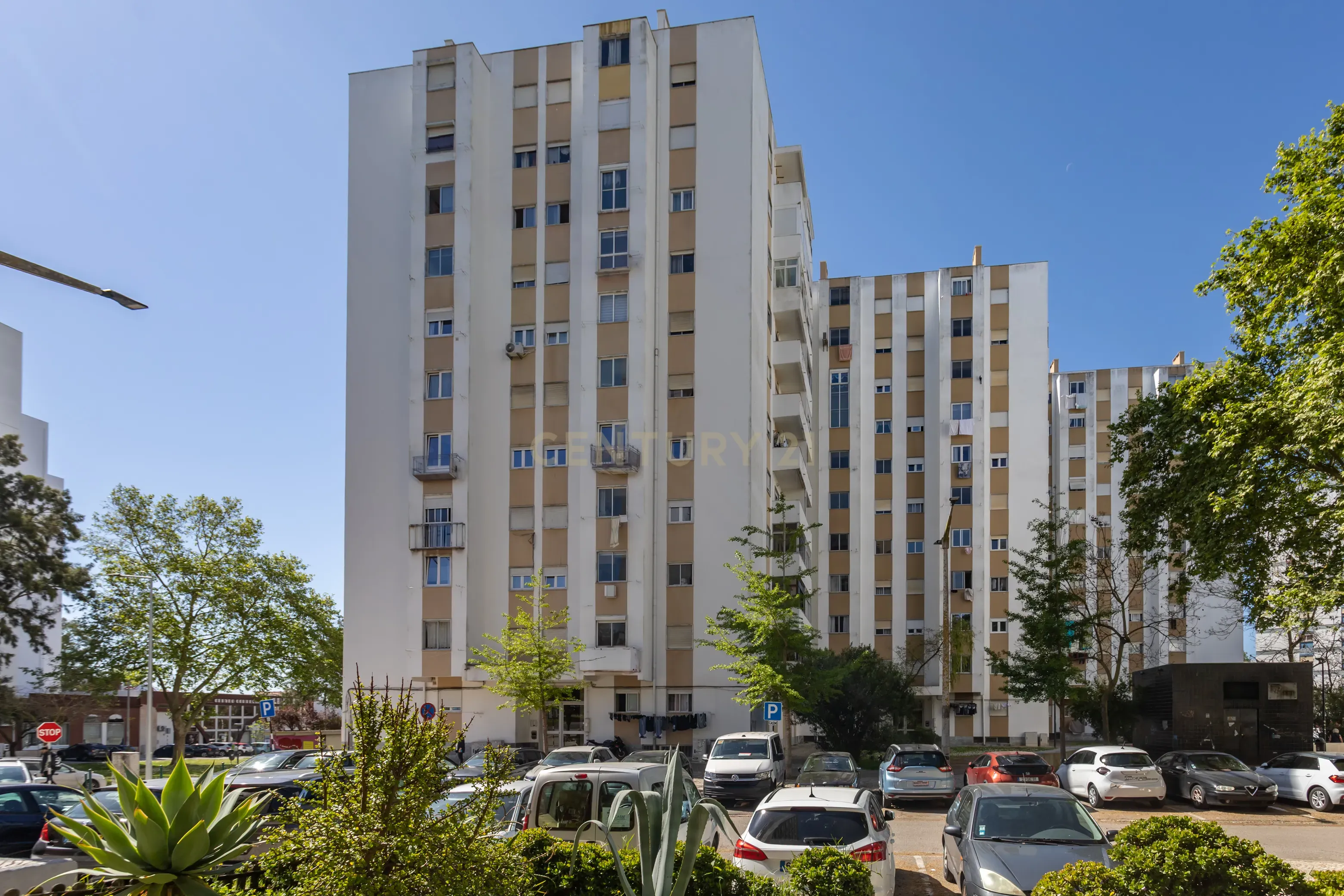 Fantástico T3 totalmente remodelado à venda em Corroios - Miratejo - Image 1