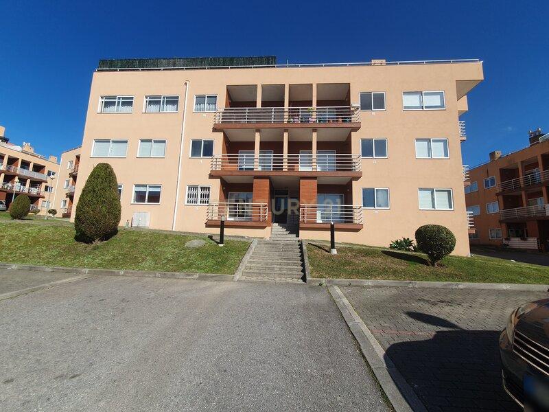 T2 com lugar de garagem em Canelas - Image 1