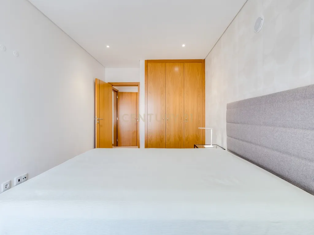 Apartamento T2+1 novo, design moderno, central, a 250metros da Praia de Armação de Pêra - Image 21